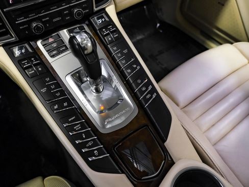 Used 2016 Porsche Panamera Turbo image 20