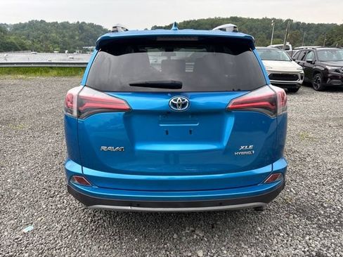 Used 2018 Toyota RAV4 XLE w/ Convenience Package AWD/4WD image 4