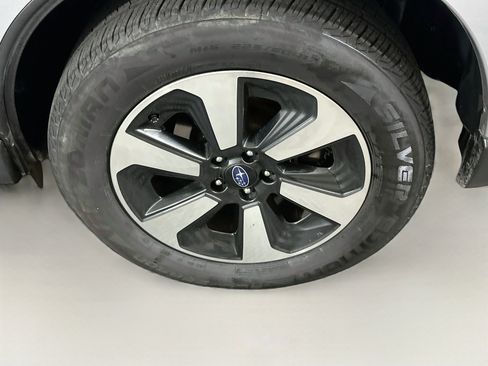 Used 2017 Subaru Forester 2.5i Premium AWD/4WD image 11
