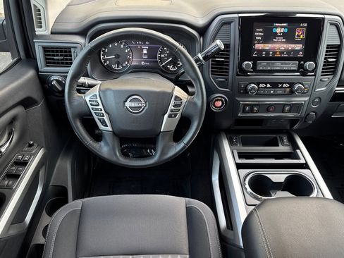 Used 2024 Nissan Titan SV w/ SV Convenience Package RWD image 11