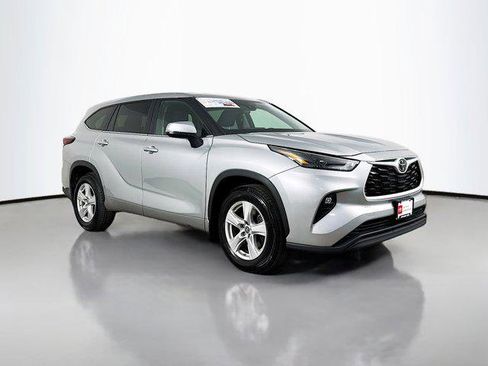 Certified 2024 Toyota Highlander LE image 1