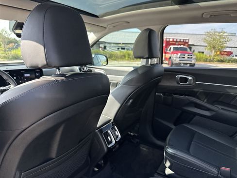 Used 2024 Kia Sorento SX AWD/4WD image 17