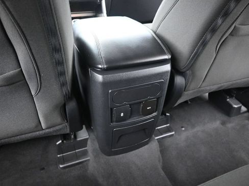Certified 2022 Ford Explorer XLT RWD image 22