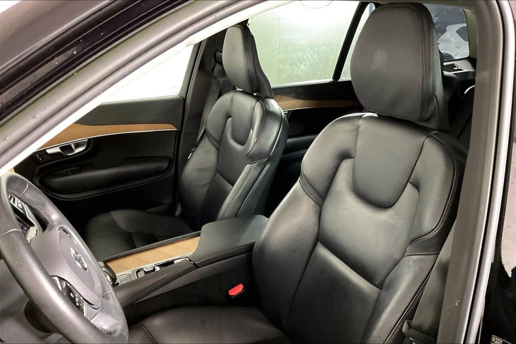 Used 2023 Volvo XC90 B6 Plus w/ Protection Package Premier AWD/4WD image 24