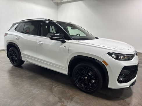 New 2026 Volkswagen Tiguan SE R-Line image 2