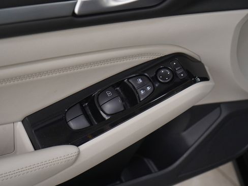 Used 2023 Nissan Altima 2.5 SV w/ SV Premium Package image 18