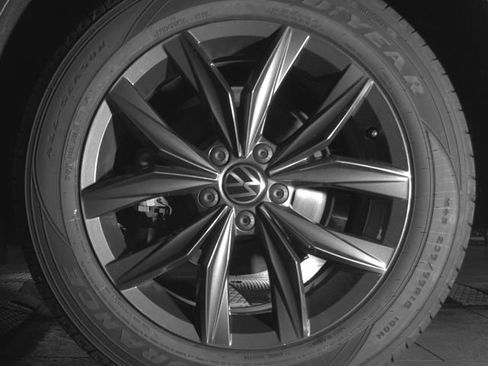 Used 2024 Volkswagen Tiguan SE AWD/4WD image 26
