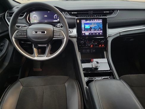 Used 2023 Jeep Grand Cherokee Altitude image 10