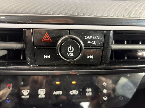 Certified 2025 Nissan Kicks SR AWD/4WD image 24