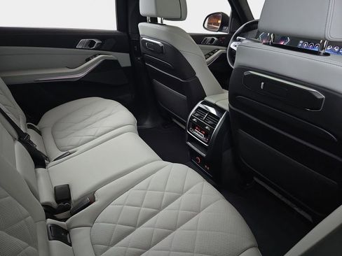 Used 2023 BMW X7 xDrive40i w/ Premium Package image 13
