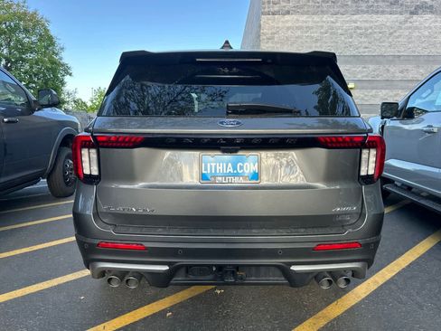 Used 2025 Ford Explorer Platinum w/ Ultimate Package AWD/4WD image 5