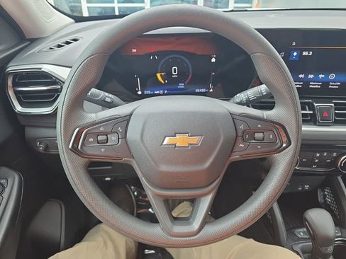 Used 2025 Chevrolet TrailBlazer LT AWD/4WD image 16