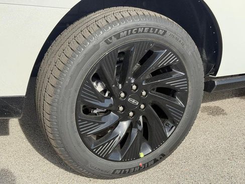 New 2025 Lincoln Navigator Reserve w/ Jet Appearance Package image 4