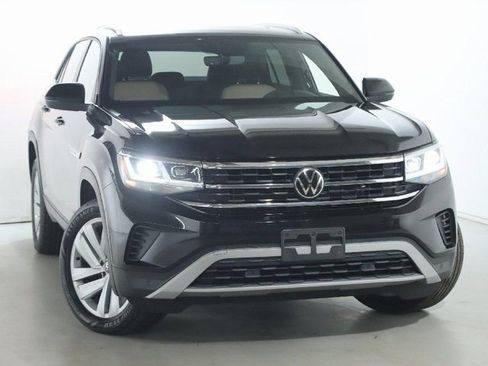 Used 2023 Volkswagen Atlas Cross Sport SE w/ Panoramic Sunroof Package AWD/4WD image 2