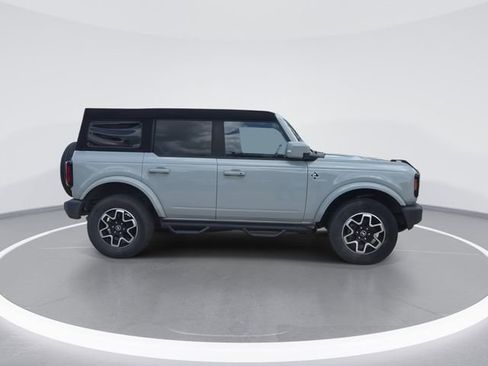 Used 2023 Ford Bronco Outer Banks AWD/4WD image 9