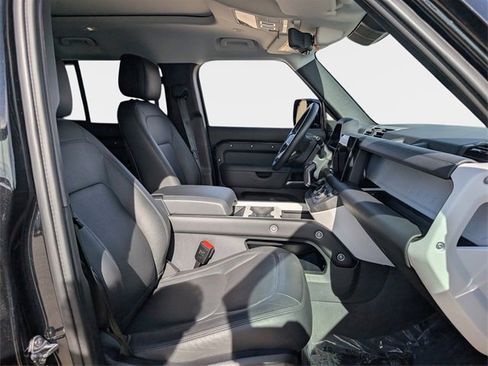 Used 2025 Land Rover Defender 130 S image 9