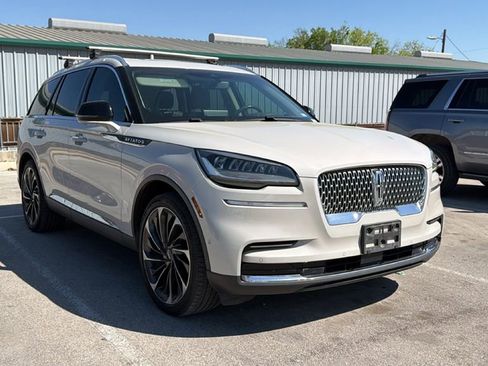 Used 2022 Lincoln Aviator Reserve w/ Equipment Group 201A image 3