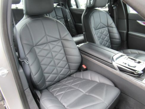 Used 2023 BMW 740i RWD image 9