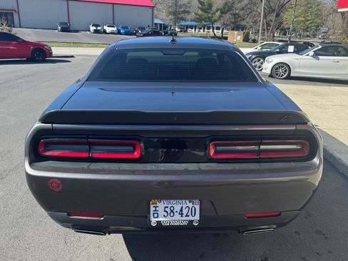 Used 2022 Dodge Challenger SXT w/ Driver Convenience Group image 5