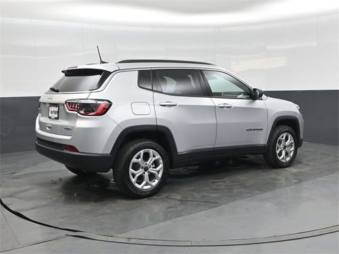 New 2026 Jeep Compass Latitude image 4