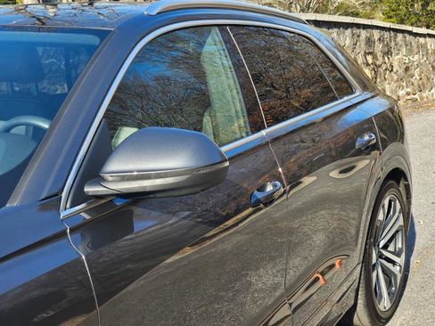 Used 2019 Audi Q8 Premium Plus w/ Premium Plus image 9