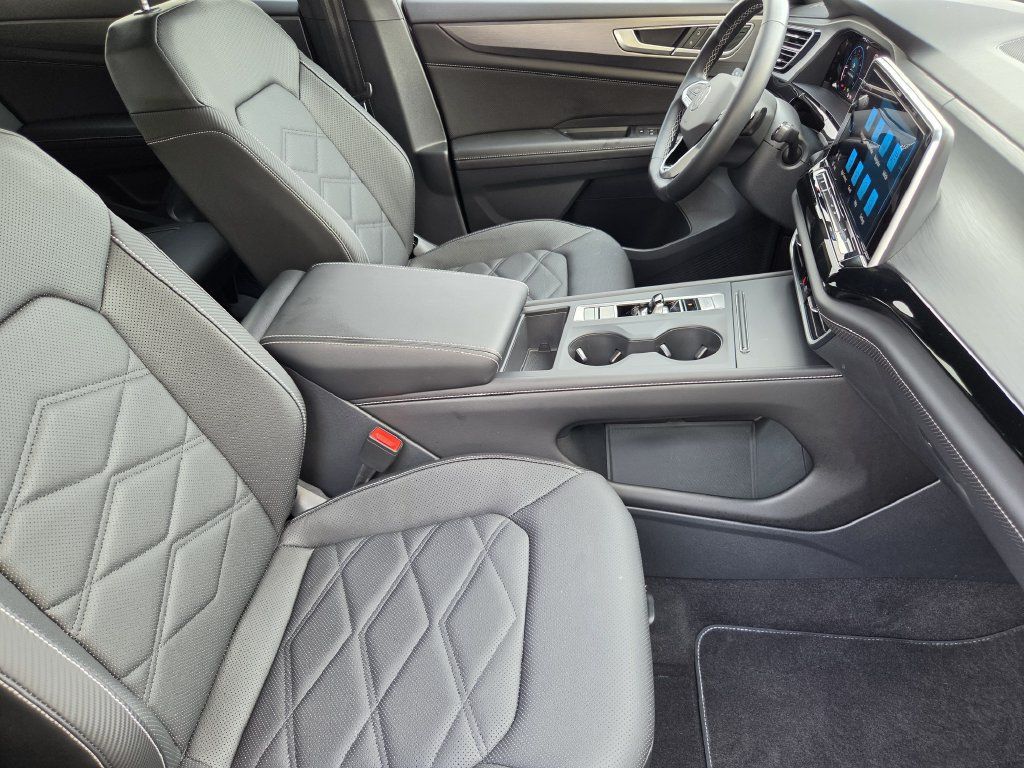 Used 2024 Volkswagen Atlas Cross Sport SE FWD image 12