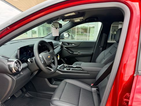 New 2026 Chevrolet Equinox LT w/ Convenience Package II FWD image 13