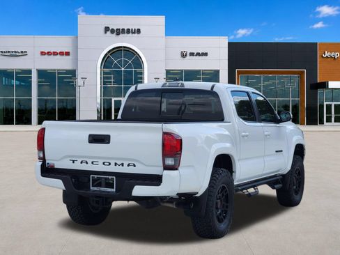 Used 2020 Toyota Tacoma SR5 w/ Technology Package AWD/4WD image 5