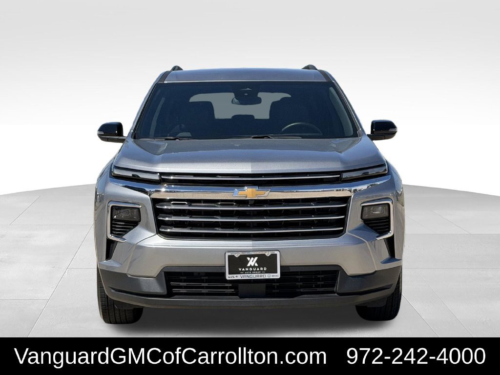 Used 2025 Chevrolet Traverse LT FWD image 3