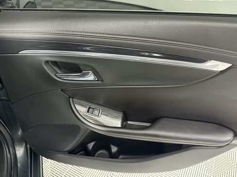 Used 2018 Chevrolet Impala LT FWD image 26