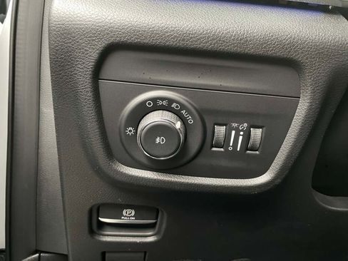 New 2025 Jeep Grand Cherokee L Summit w/ Luxury Tech Group V image 28