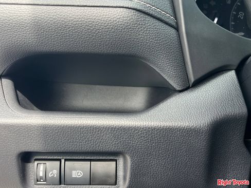 Certified 2025 Toyota RAV4 XLE FWD image 32