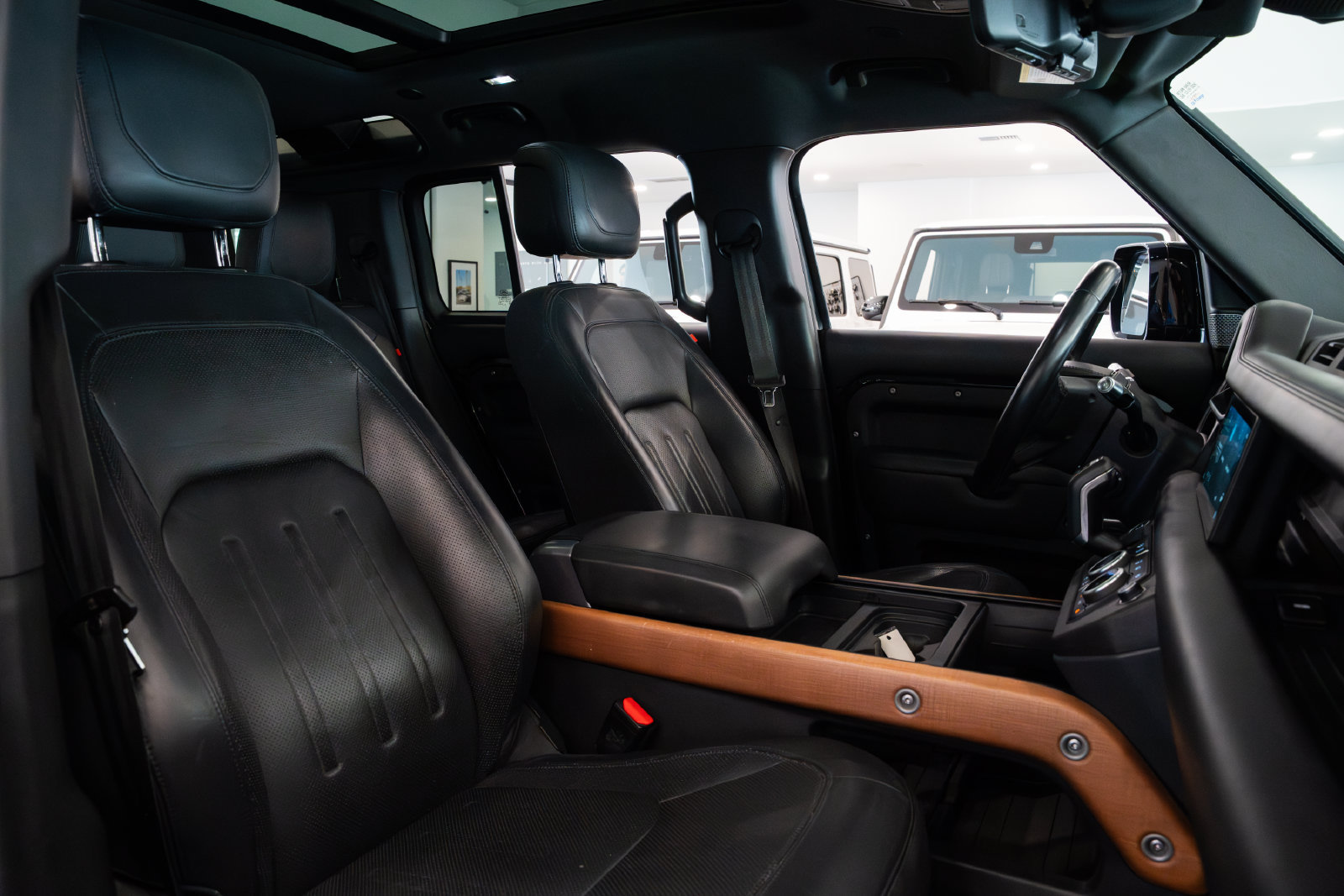 Used 2021 Land Rover Defender 110 X AWD/4WD image 25