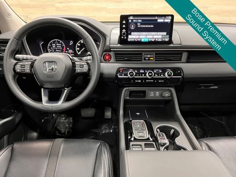 Used 2025 Honda Pilot Touring image 2