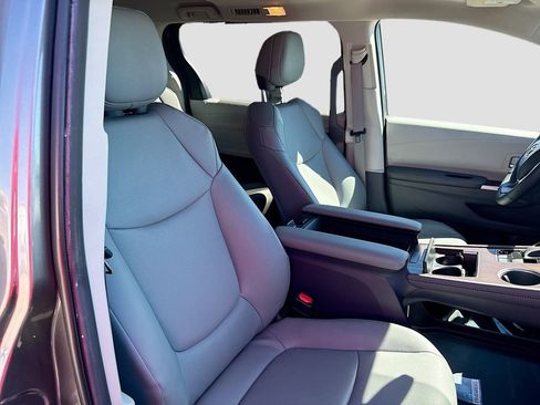 Used 2023 Toyota Sienna XLE w/ XLE Plus Package image 29