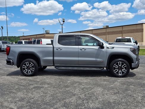Used 2023 GMC Sierra 1500 AT4 w/ Technology Package AWD/4WD image 8