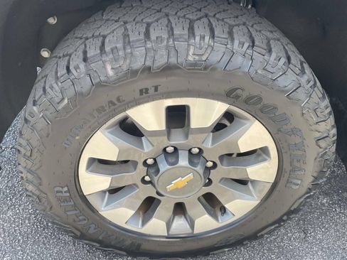 Used 2024 Chevrolet Silverado 2500 Custom w/ Custom Convenience Package AWD/4WD image 9