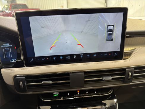 Used 2023 Lincoln Corsair FWD w/ Equipment Group 101A image 18