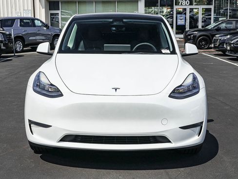 Used 2023 Tesla Model Y Long Range AWD/4WD image 18