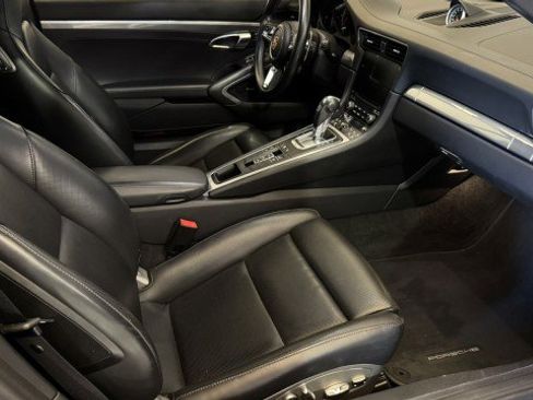 Used 2019 Porsche 911 Turbo image 17