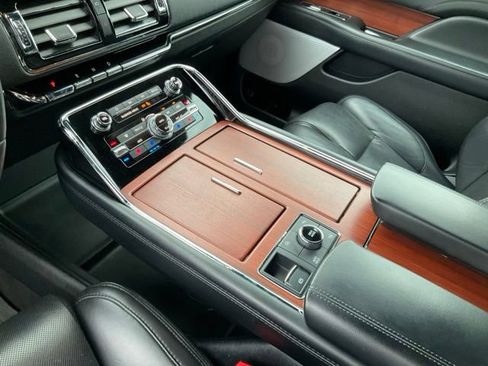 Used 2021 Lincoln Navigator Reserve w/ Luxury Package AWD/4WD image 17