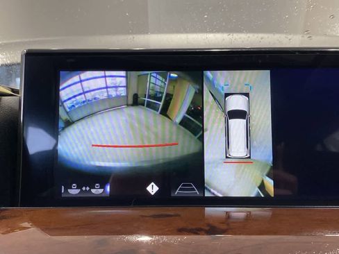 Used 2017 Lexus LX 570 4WD w/ Luxury Package image 19