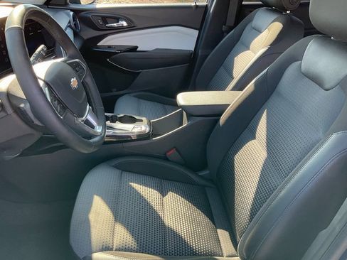 Used 2024 Chevrolet Trax LT w/ Driver Confidence Package image 5