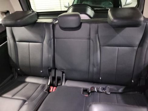 Used 2023 Ford Expedition XLT image 9