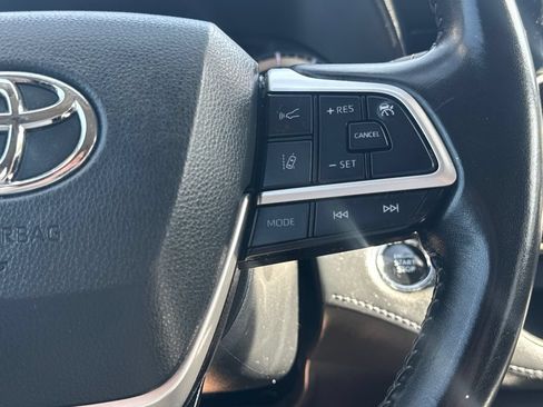 Used 2023 Toyota Highlander LE FWD image 22