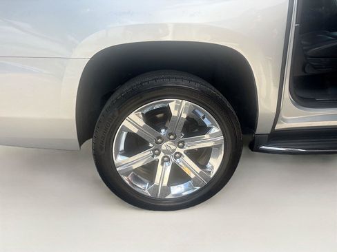 Used 2018 Chevrolet Suburban Premier RWD image 24