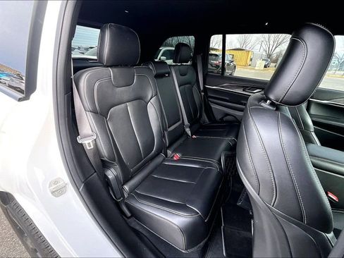 Used 2024 Jeep Grand Cherokee Limited w/ Black Appearance Package image 37