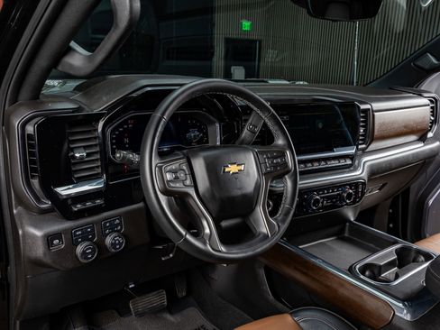 Used 2024 Chevrolet Silverado 2500 High Country w/ High Country Premium Package AWD/4WD image 16