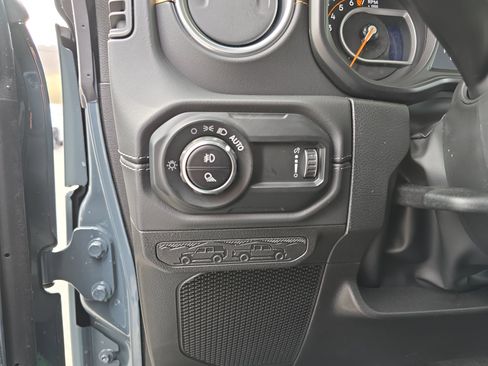 New 2025 Jeep Gladiator Sport w/ Premium Package image 18