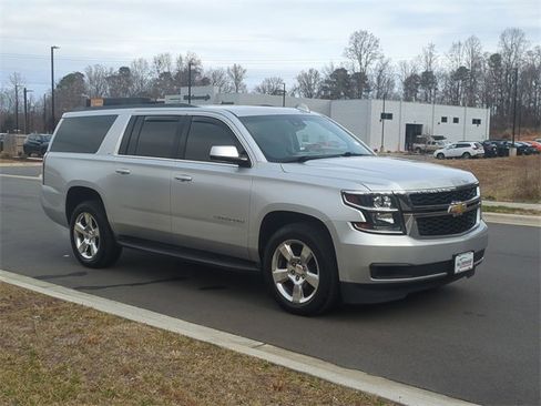 Used 2016 Chevrolet Suburban LT image 19